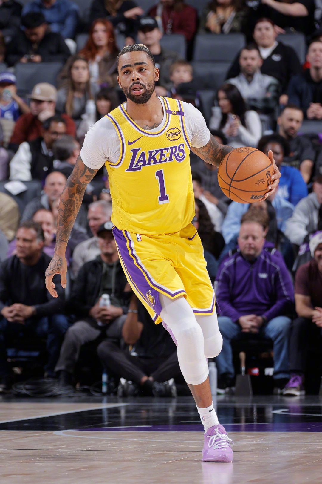 詹姆斯狂砍约基奇分，湖人迎来新赛季高光！的简单介绍