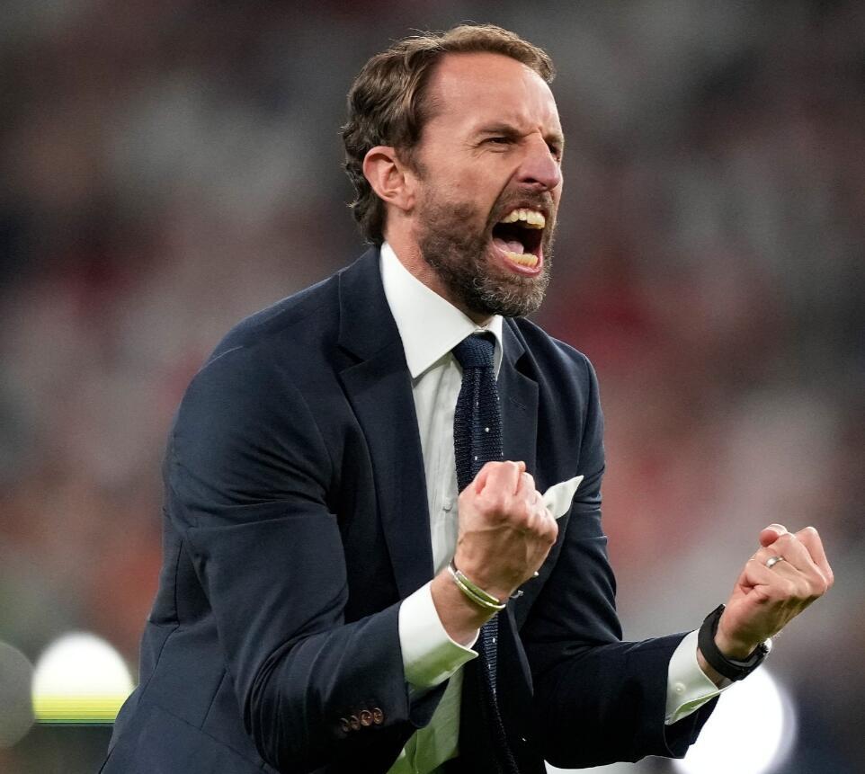 费德勒爆冷击败巴塞罗那，出色防守引爆全场！